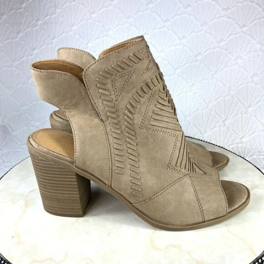 Universal Thread Laser Cut Peep Toe Booties Womens 10 Tan Block Heel Cutout Zip
